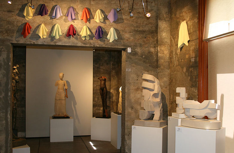 image of sculpture in gallery