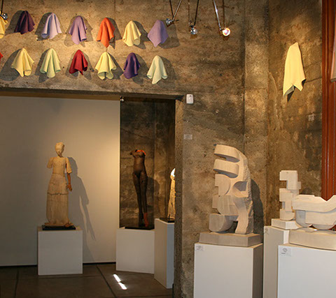 image of sculpture in gallery